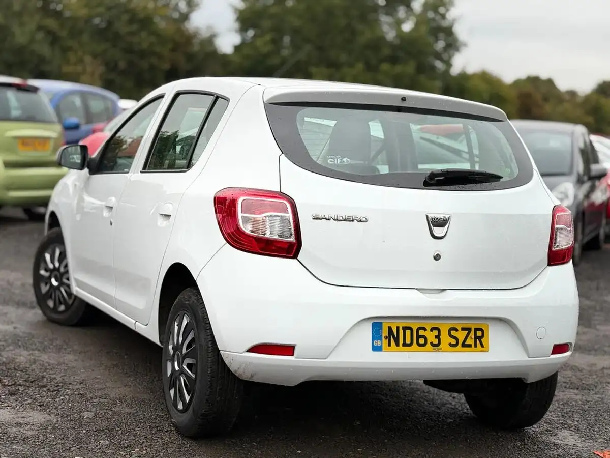 2013-dacia-sandero-09-laureate-big-1
