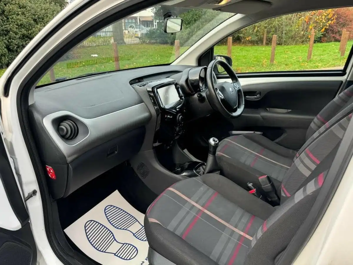 2014-peugeot-108-12-allure-vti-puretech-hatchback-5d-big-25
