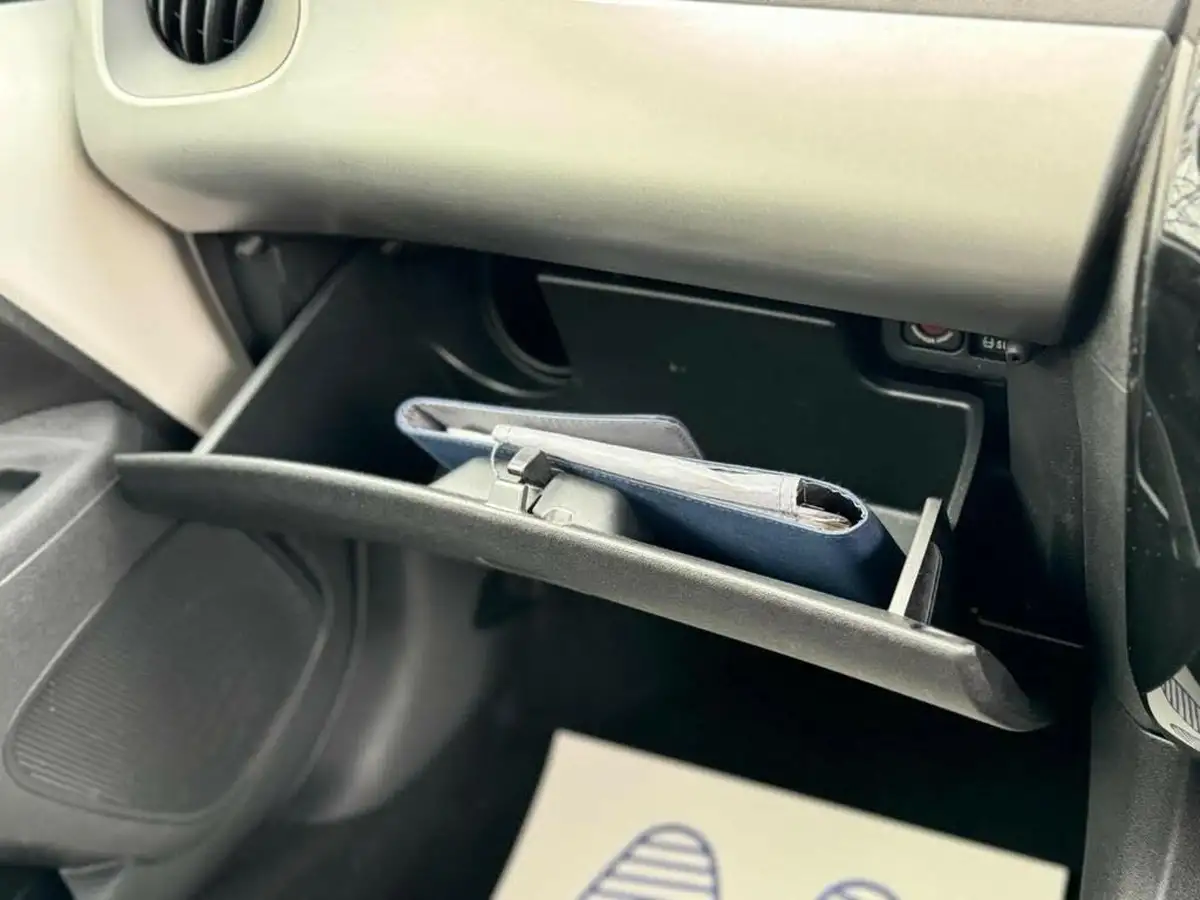 2014-peugeot-108-12-allure-vti-puretech-hatchback-5d-big-49
