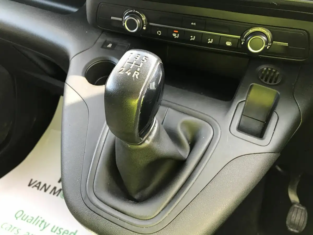 2021-vauxhall-combo-15cdti-sportive-2300-100pseu6dt-l1h1-panel-big-14