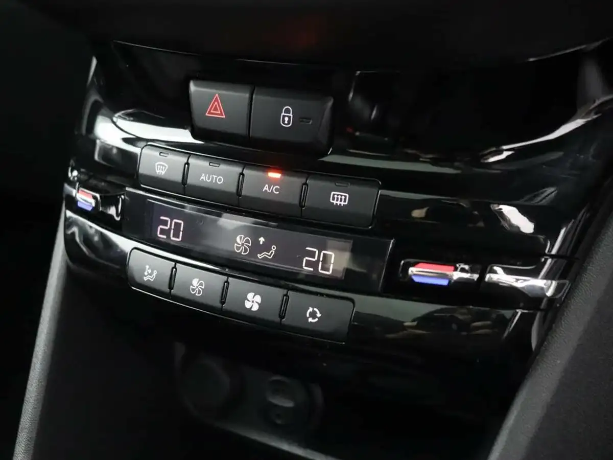 2018-peugeot-2008-suv-12-puretech-allure-premium-ss-big-17