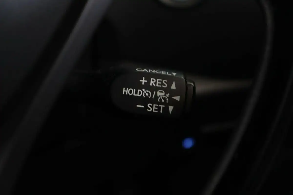 2021-toyota-c-hr-18-vvt-i-icon-big-15