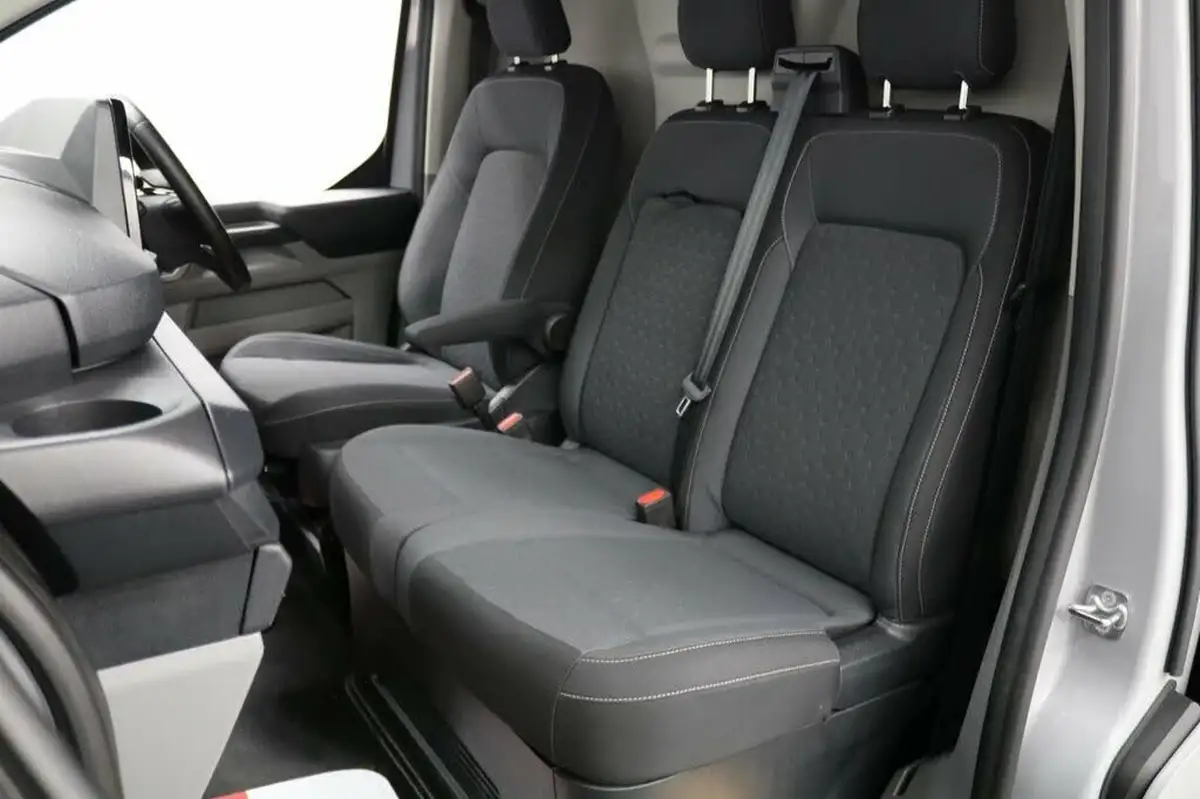2023-ford-transit-custom-20tdci-320-l2h1-limited-136pseu6e-panel-van-1996cc-auto-big-18