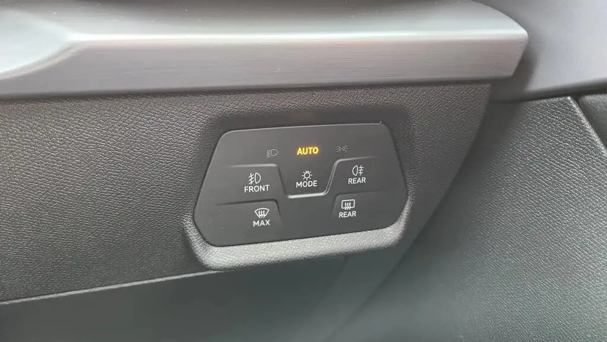 2021-seat-leon-14-e-hybrid-fr-hatchback-big-16