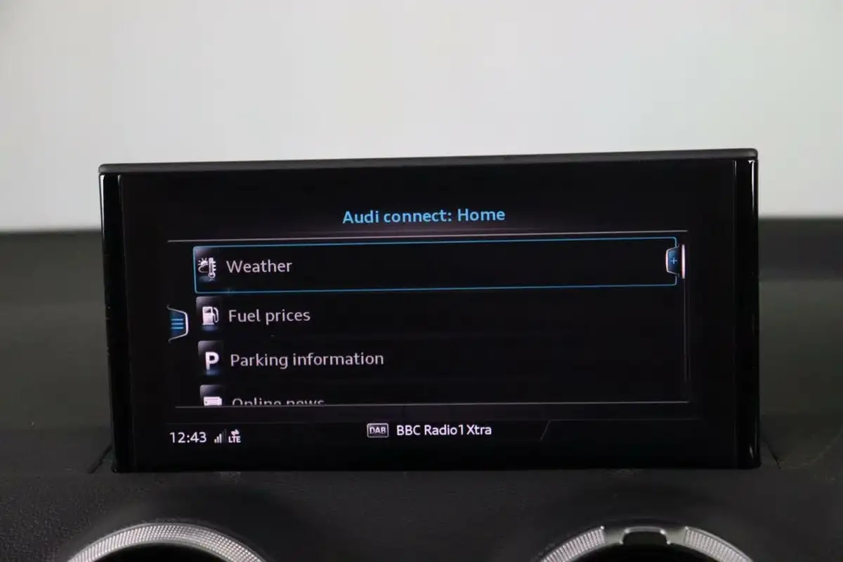 2021-audi-q2-10-30-tfsi-sport-big-35