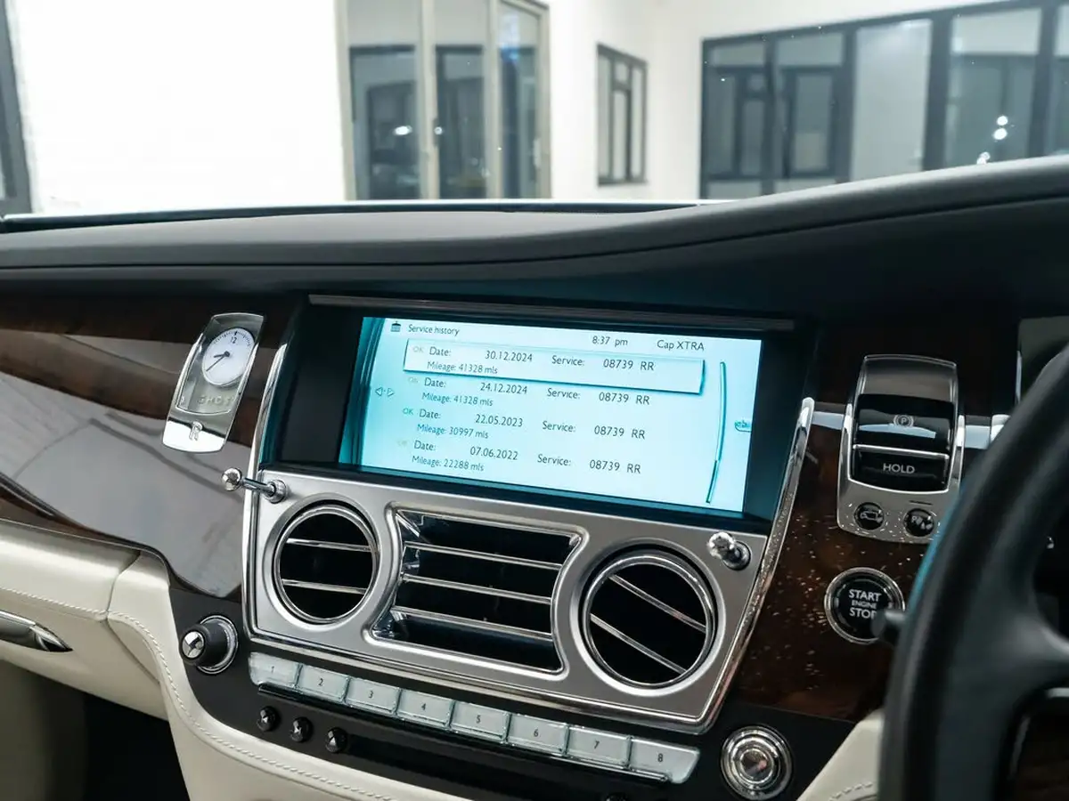 2016-rolls-royce-ghost-66-ewb-big-44