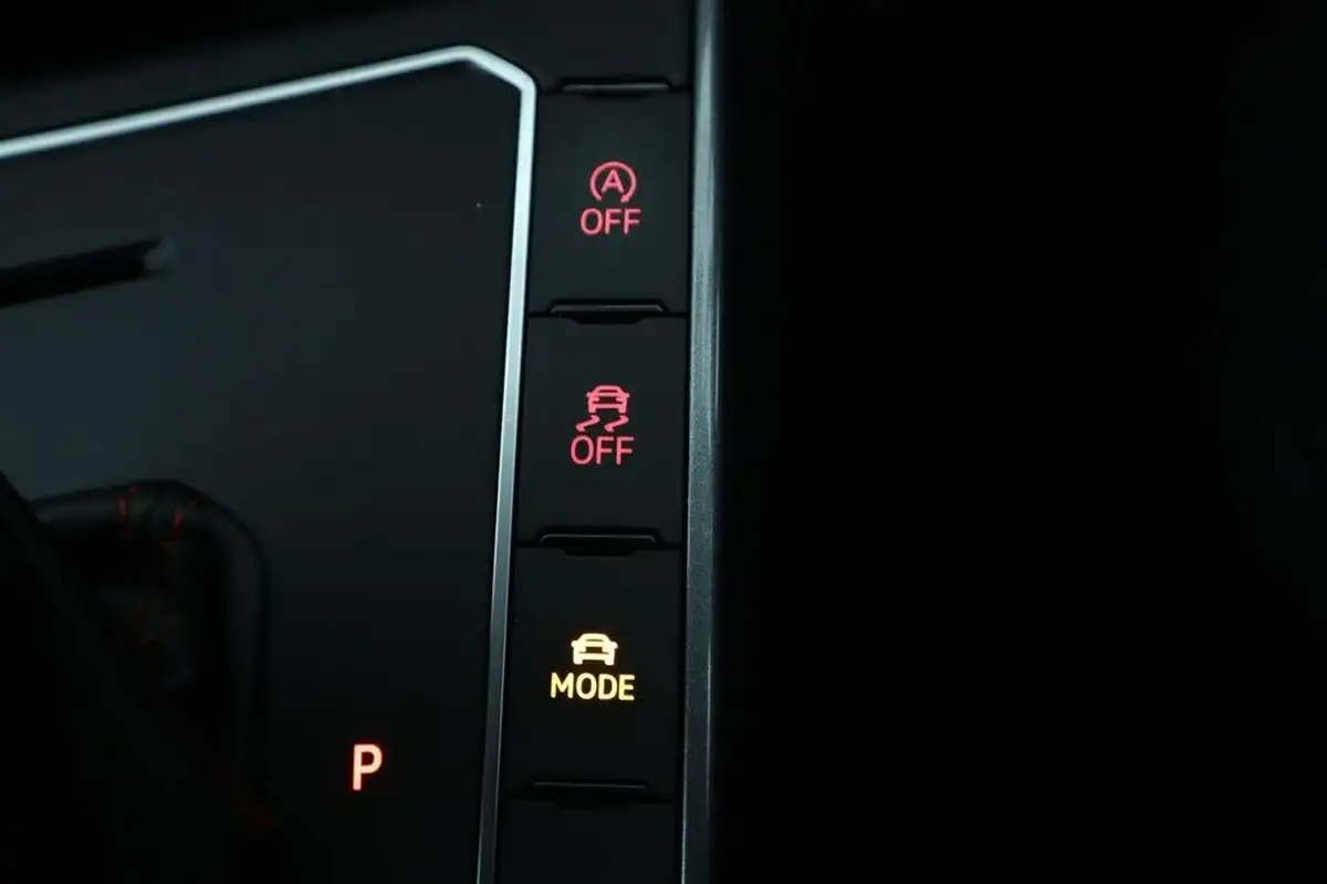 2020-volkswagen-polo-20-tsi-gti-big-15