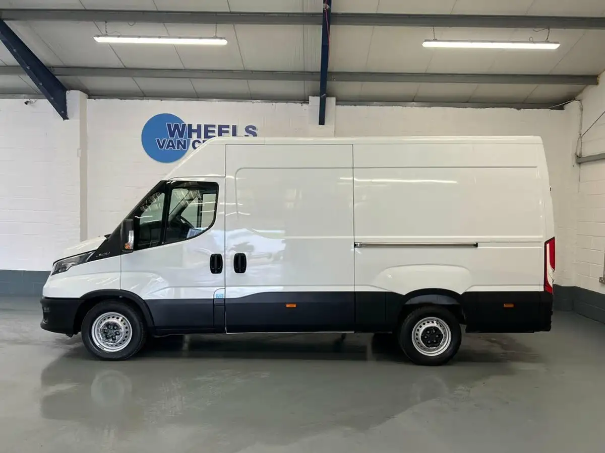 2023-iveco-daily-s-class-23td-35s14v-business-3520mm-h2-136pseu6dt-big-1