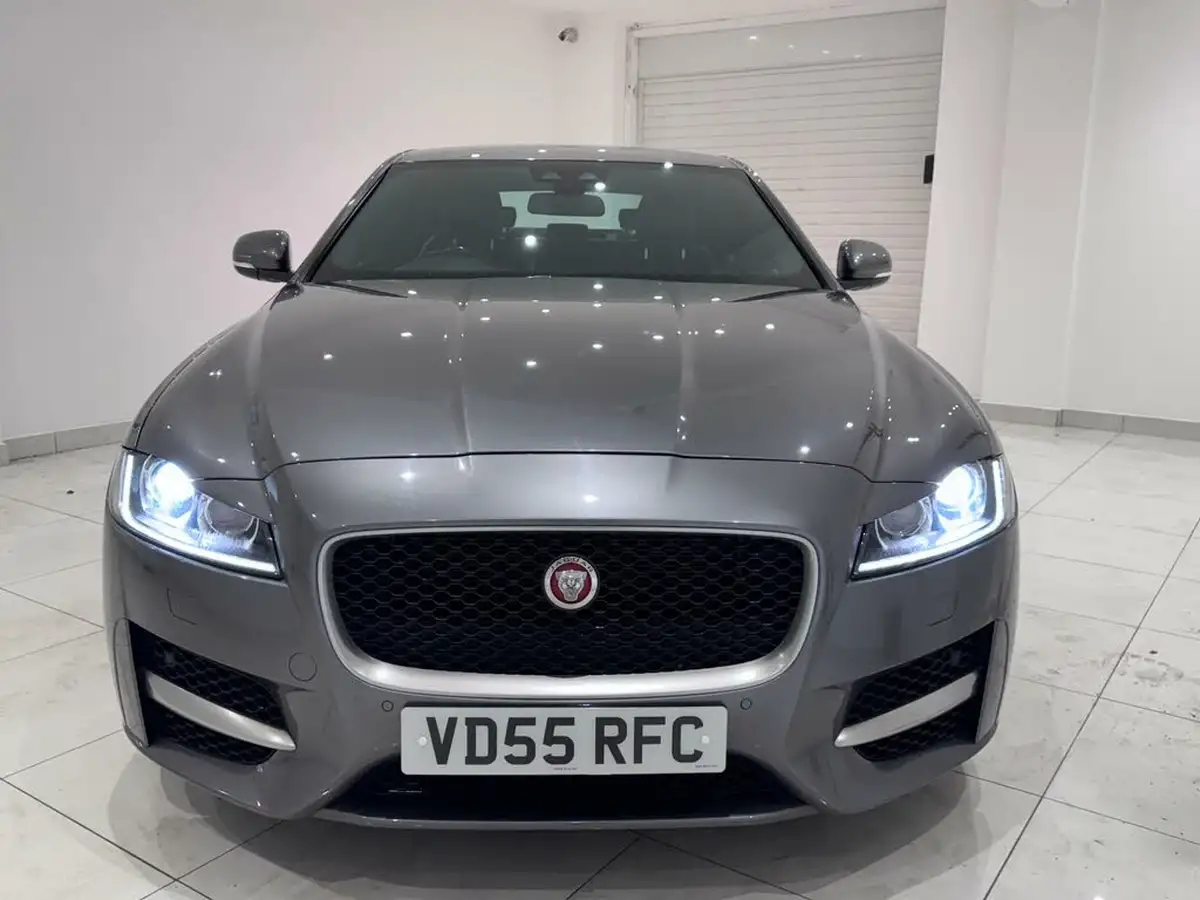2017-jaguar-xf-20td-r-sport-180ps-awd-saloon-4d-1999cc-auto-big-4