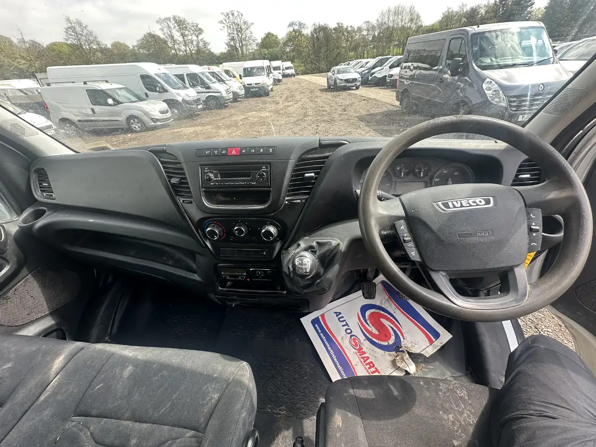 2015-iveco-daily-s-class-23td-35s13v-3000-h1-panel-big-19