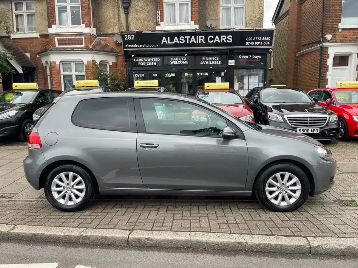 2011-volkswagen-golf-12-tsi-s-3d-big-1