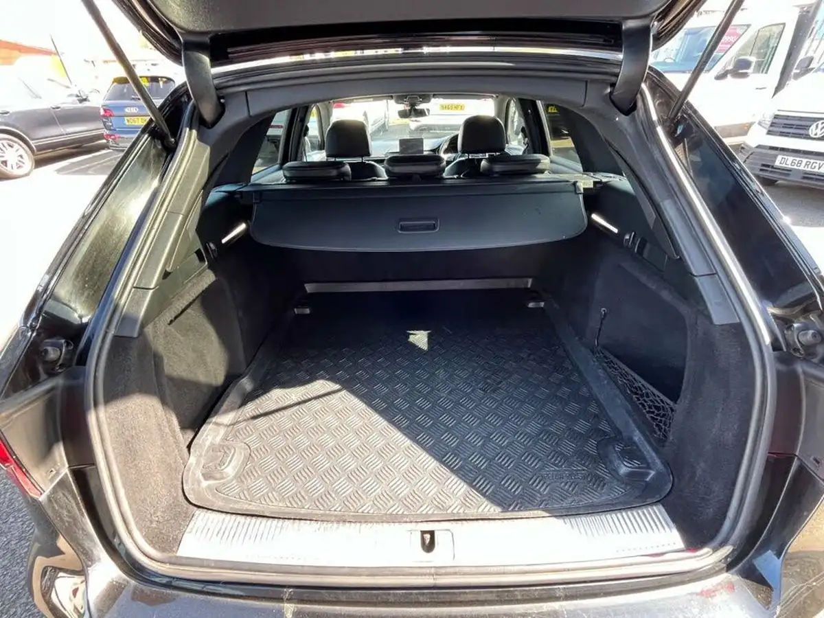 2017-audi-a4-avant-20-tdi-quattro-black-edition-big-15