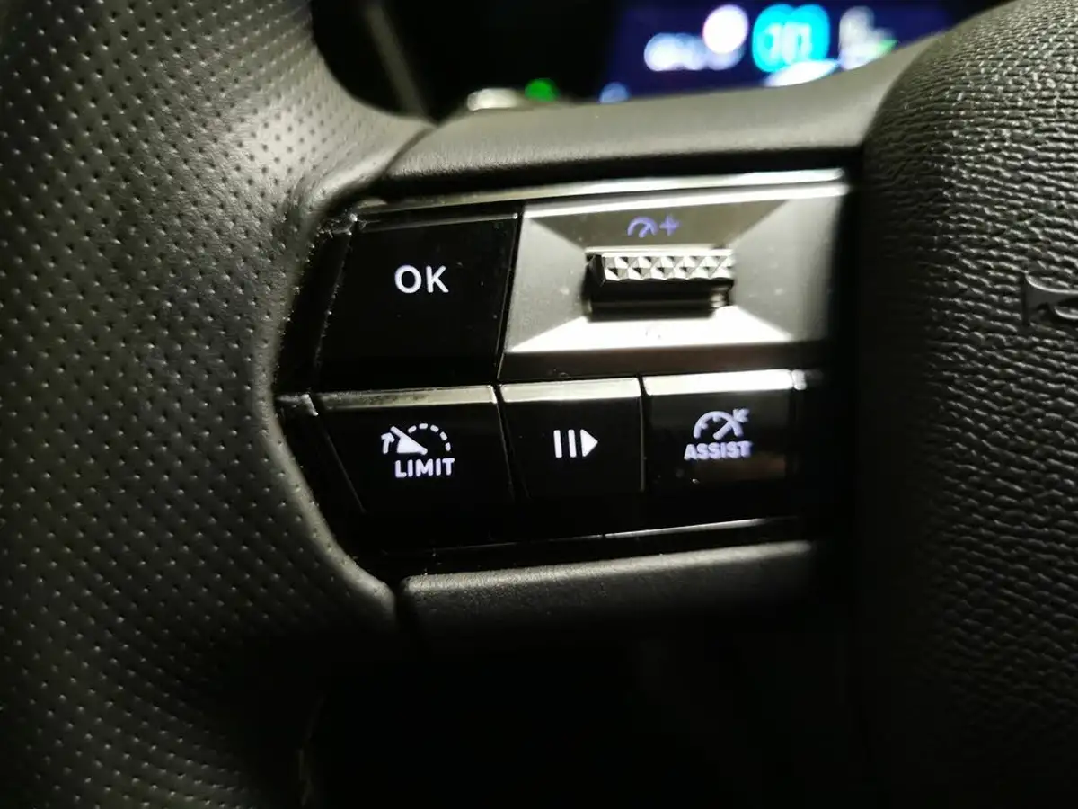 2022-ds-ds-4-e-tense-performance-line-big-18