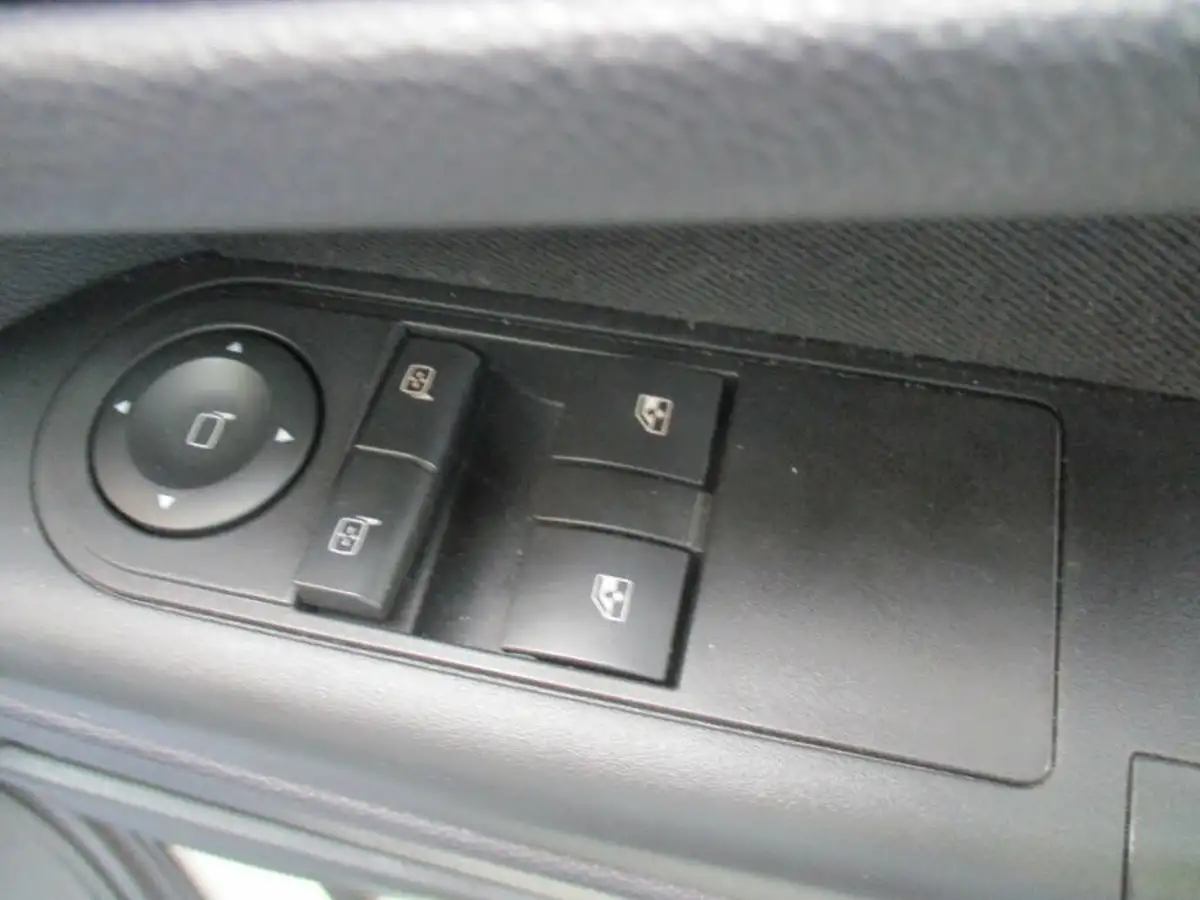 2013-vauxhall-zafira-16-exclusiv-big-33