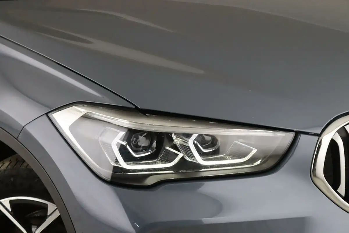 2019-bmw-x1-15-sdrive18i-xline-big-8