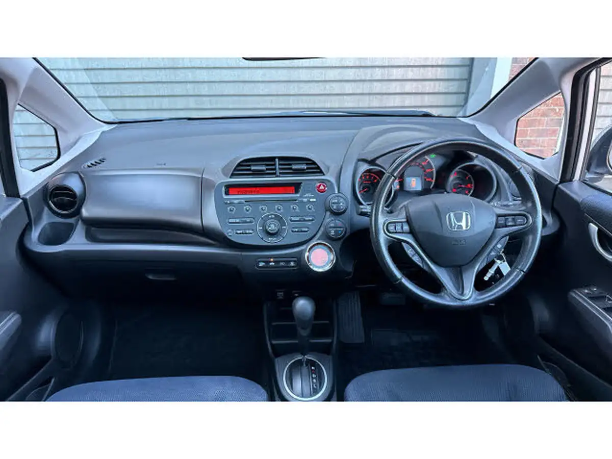 2014-honda-jazz-14-ex-big-3