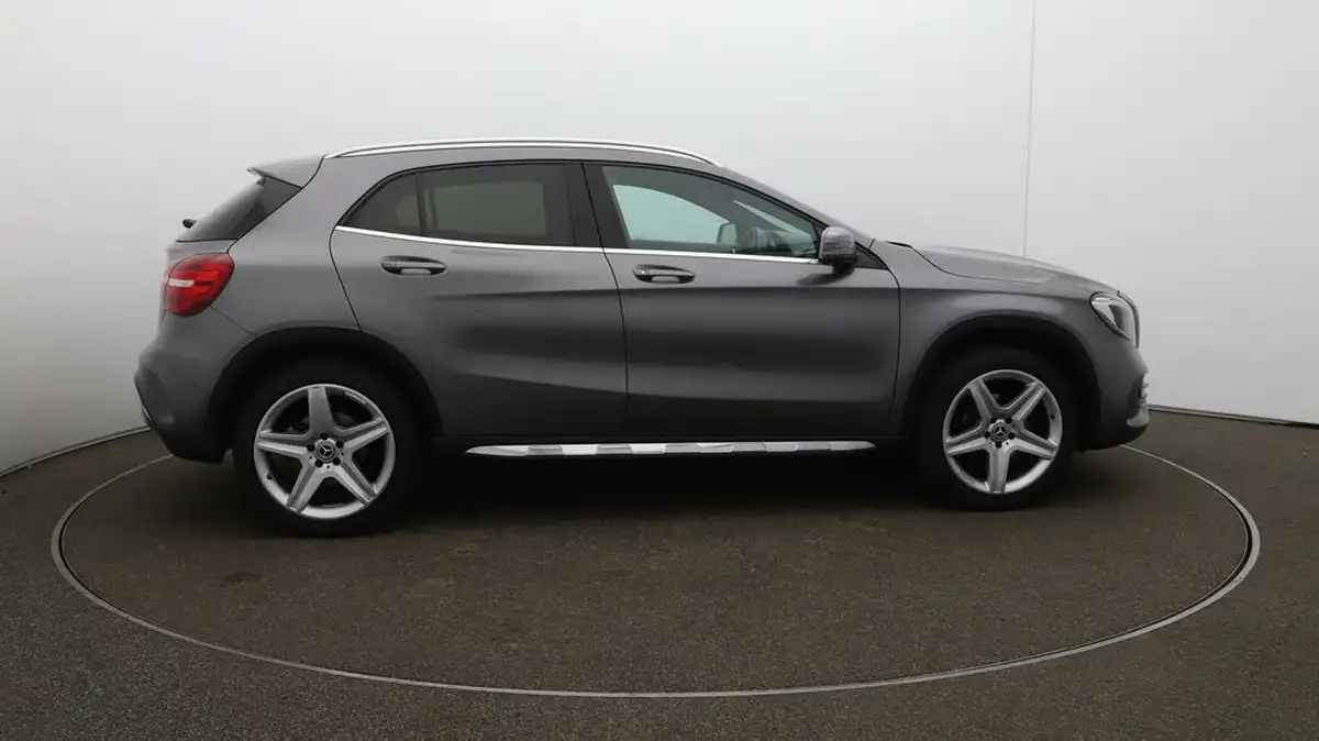 2020-mercedes-benz-gla-class-16-gla-180-amg-line-edition-7g-dct-big-8
