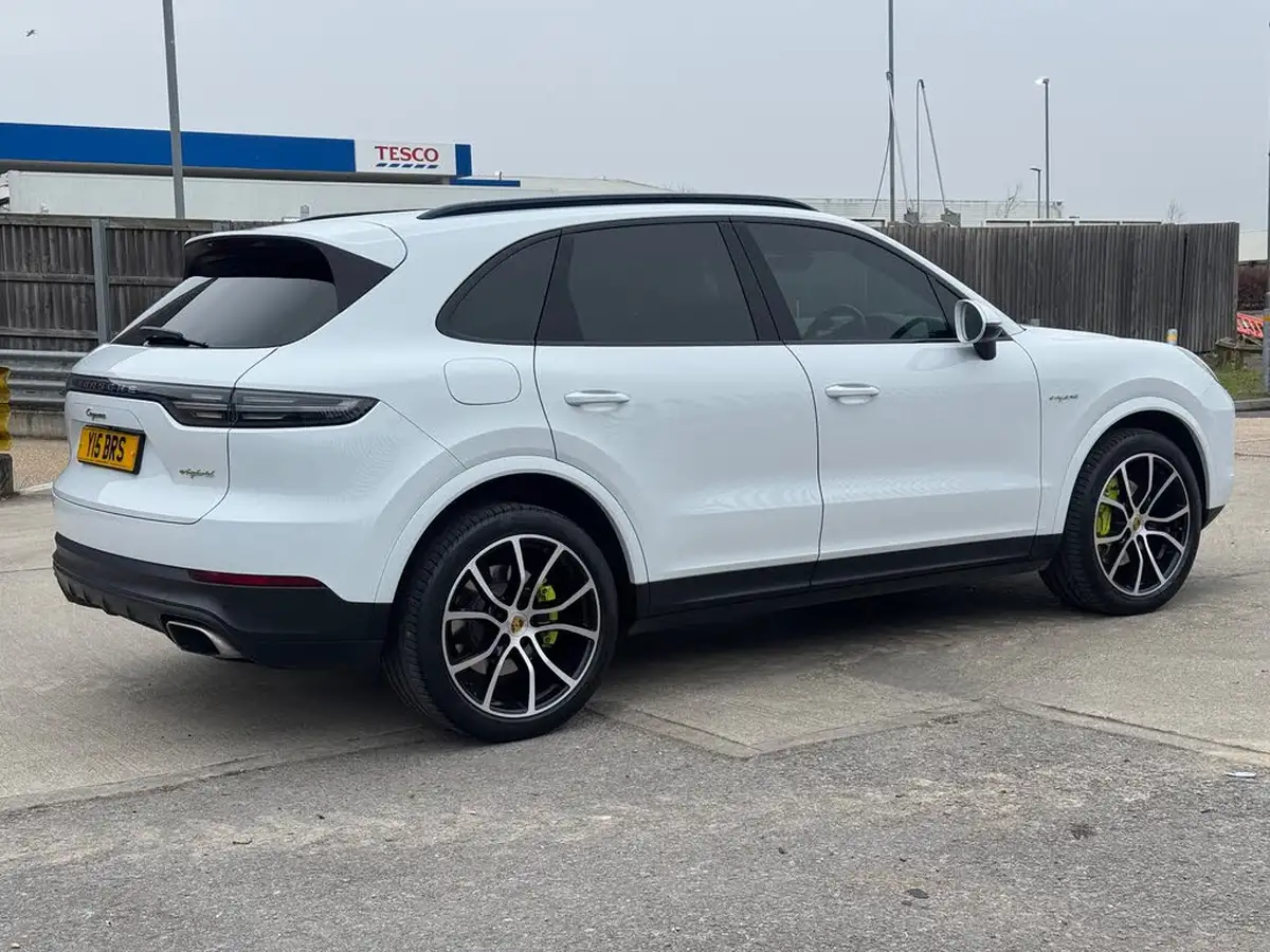 2018-porsche-cayenne-30-v6-e-hybrid-big-7