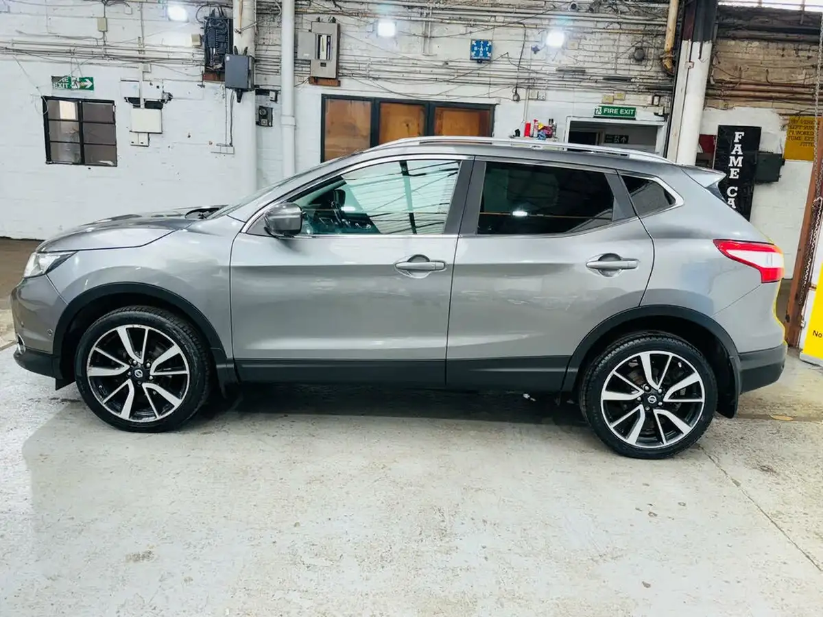 2014-nissan-qashqai-15dci-tekna-big-7
