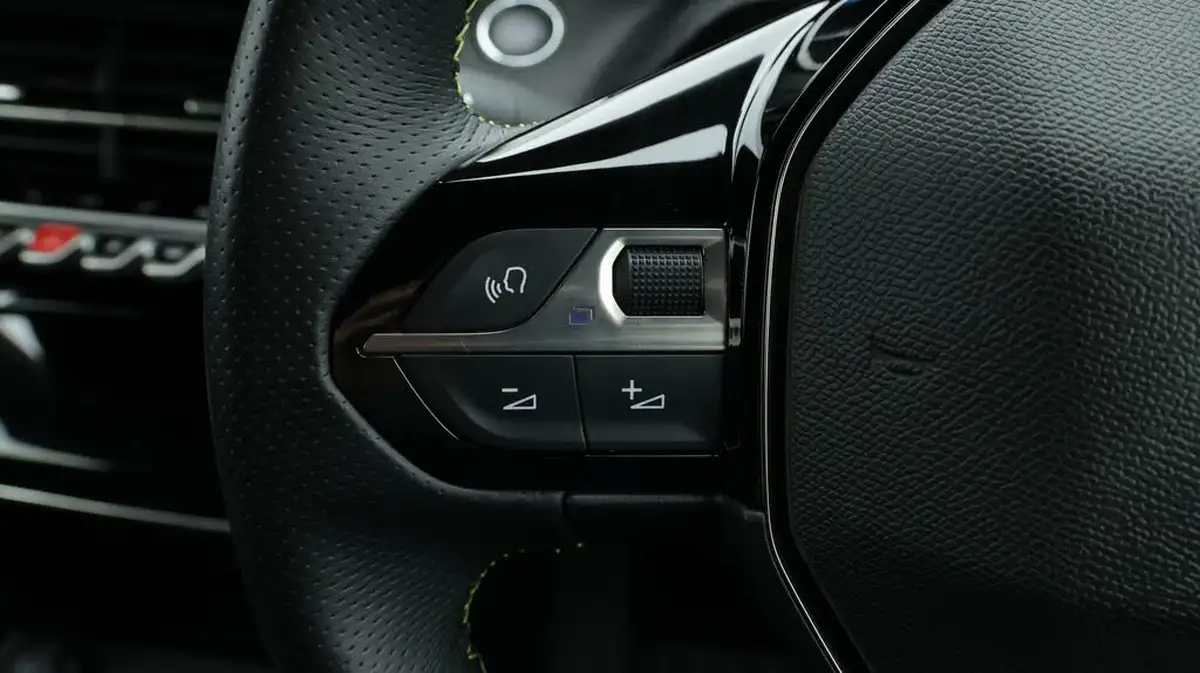 2022-peugeot-2008-suv-e-gt-premium-big-24