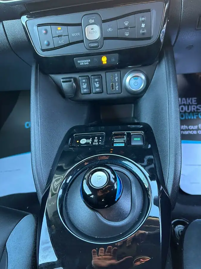 2023-nissan-leaf-e-tekna-39kwh-big-40
