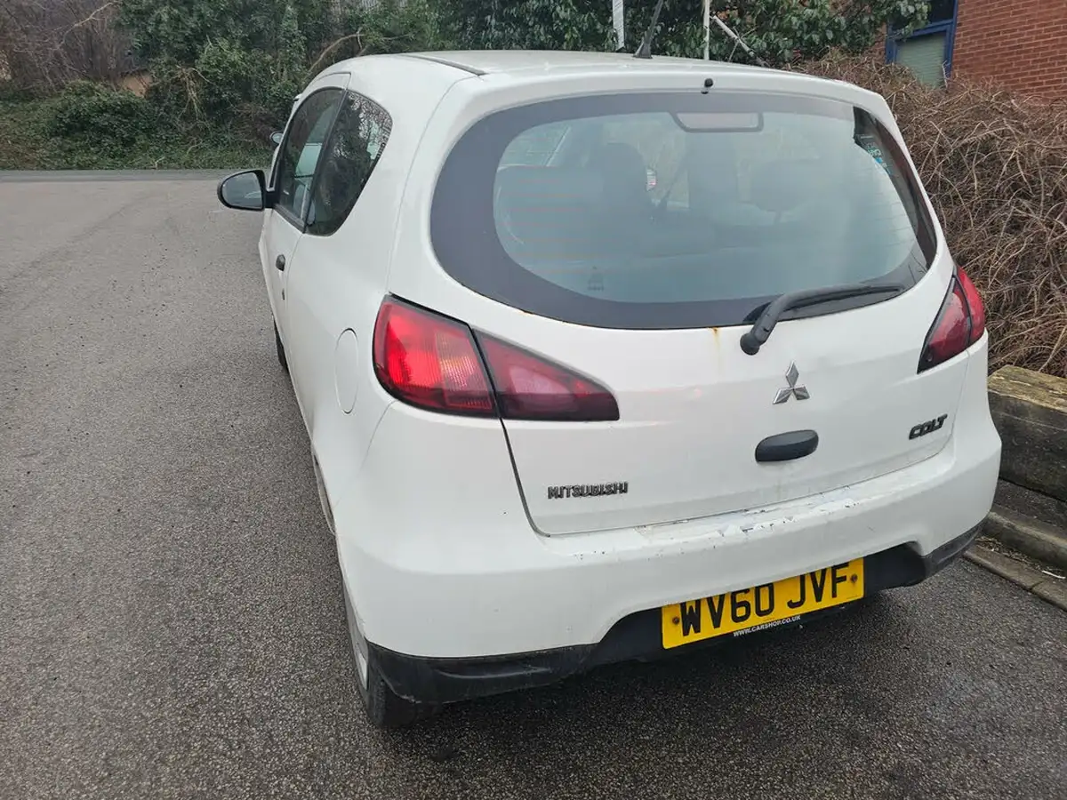 2010-mitsubishi-colt-11-cz1-3d-big-3
