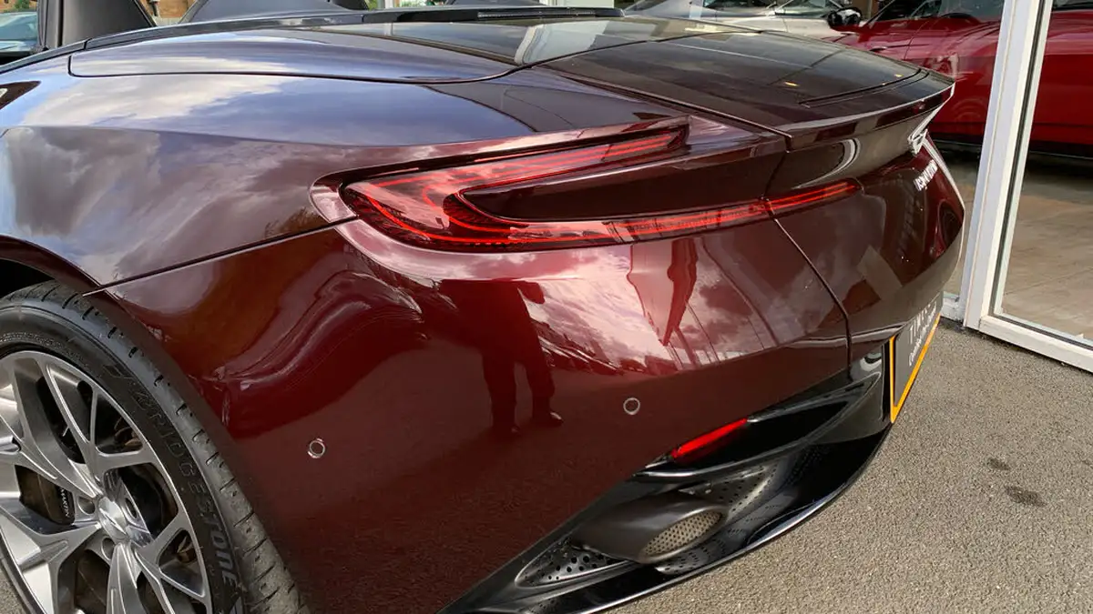 2019-aston-martin-db11-40-v8-big-7