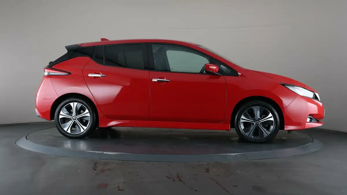 2022-nissan-leaf-e-tekna-big-8