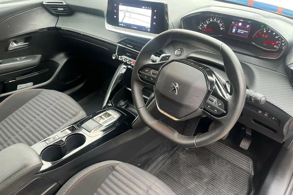 2023-peugeot-208-12-puretech-active-premium-100ps-eat8-big-9