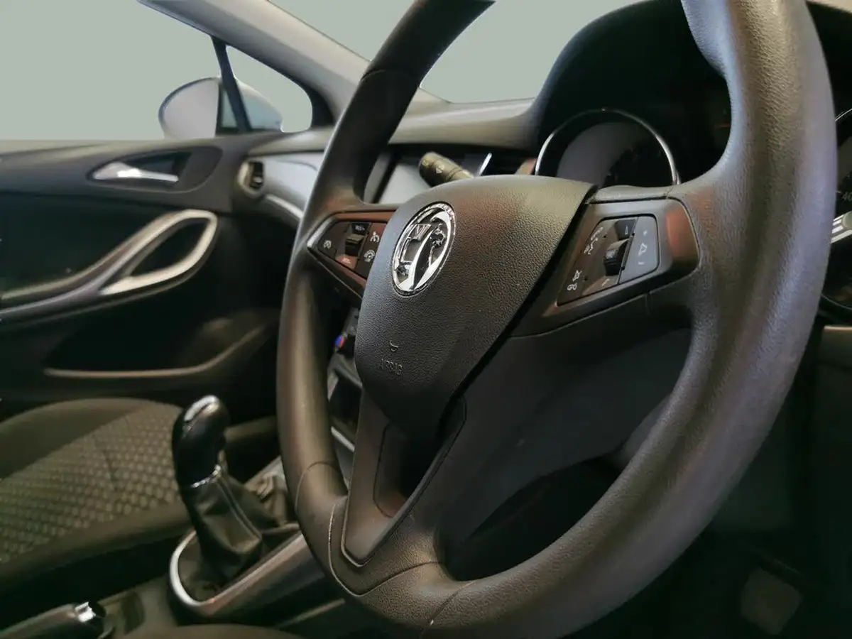 2019-vauxhall-astra-16cdti-design-110ps-ss-ecotec-blueinjection-hatchback-big-13