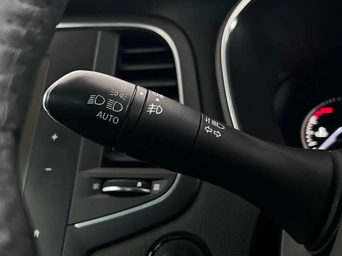 2016-renault-megane-15dci-dynamique-s-nav-hatchback-big-21