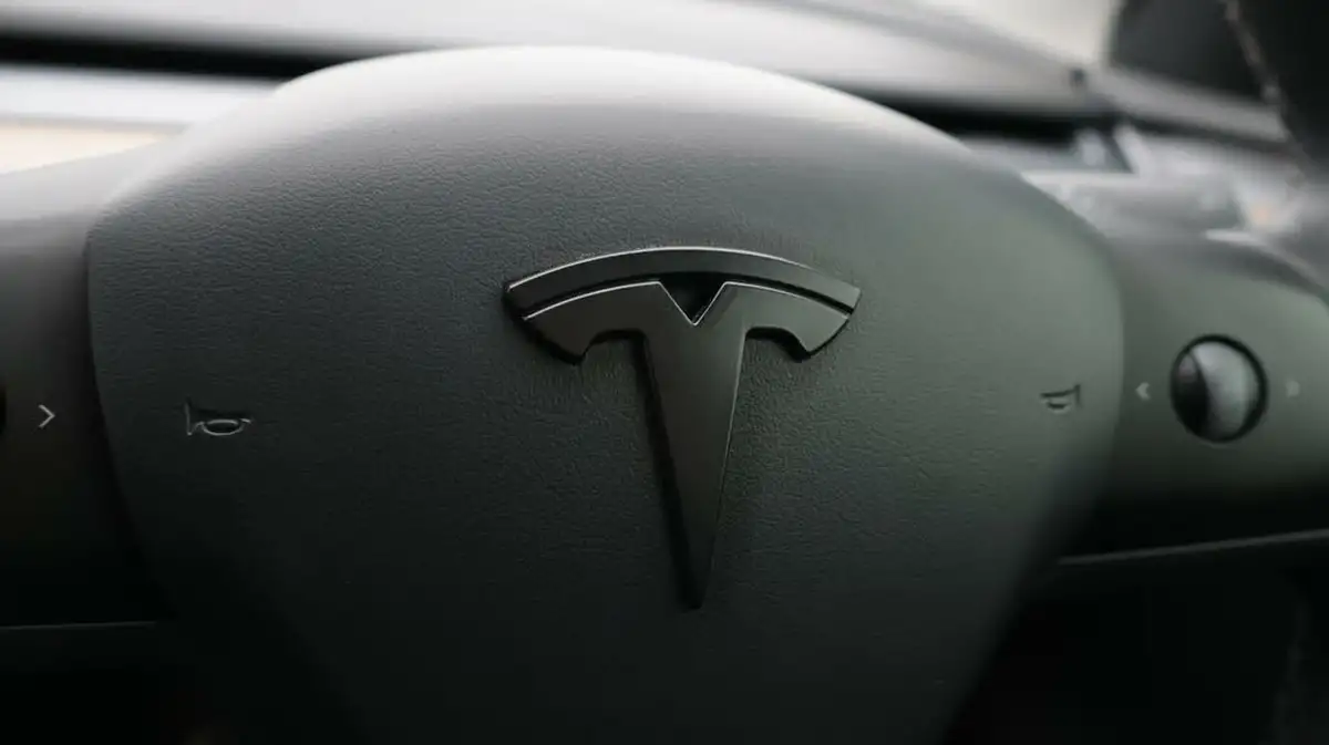 2022-tesla-model-y-e-long-range-big-22
