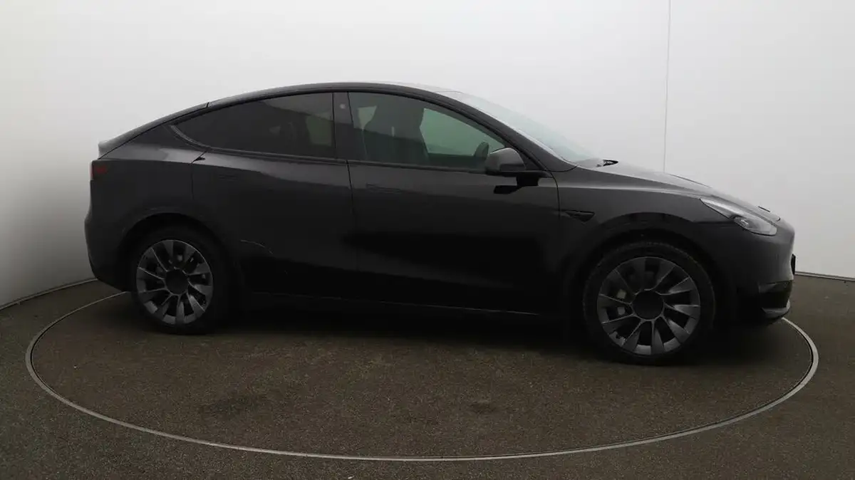 2022-tesla-model-y-e-long-range-big-39