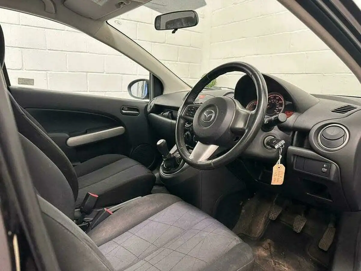 2011-mazda-mazda2-13-tamura-5d-big-40
