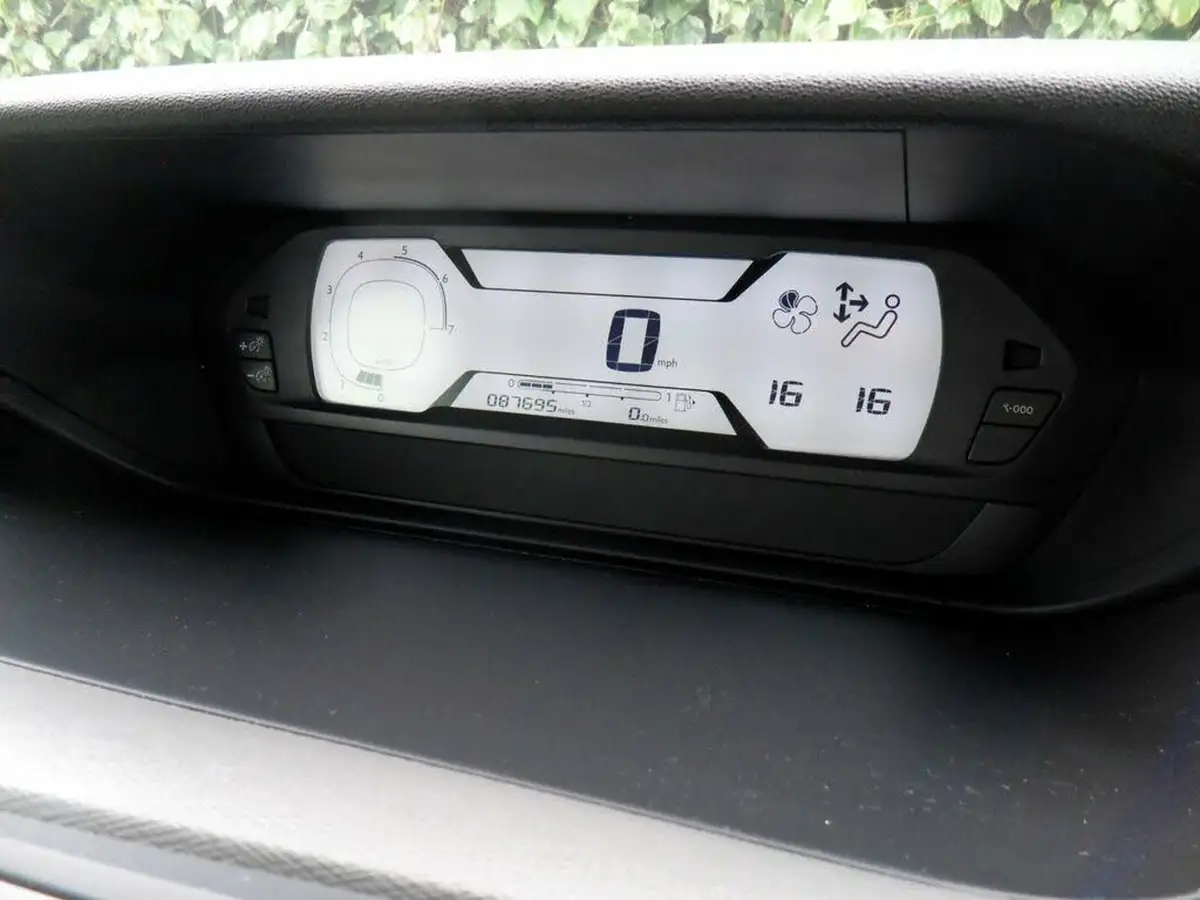 2015-citroen-c4-picasso-16e-hdi-vtr-115ps-big-63