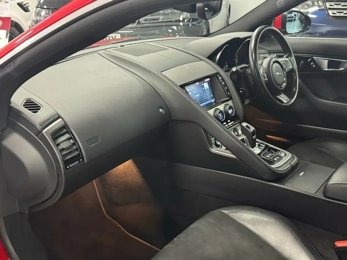 2015-jaguar-f-type-30-v6-coupe-quickshift-big-39