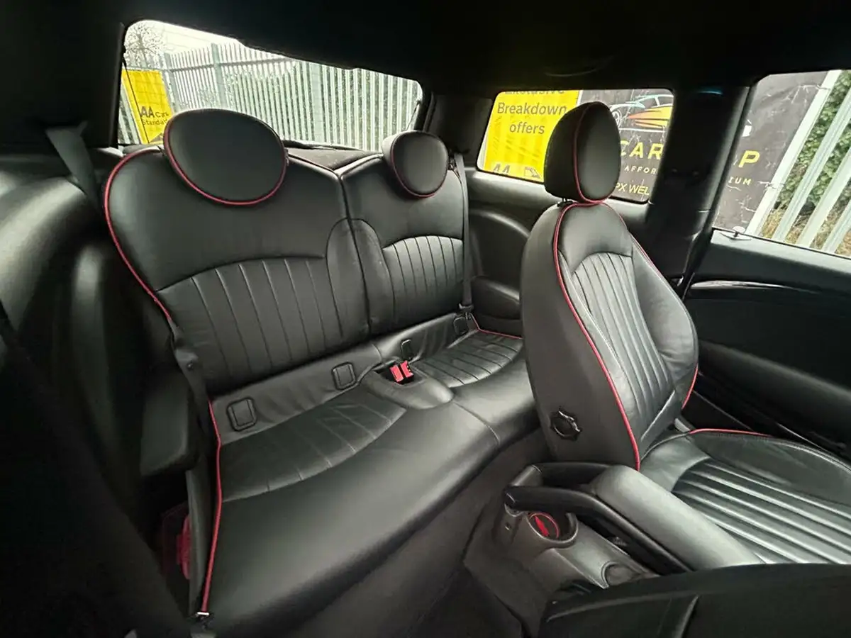 2013-mini-cooper-16-john-cooper-works-hatchback-3d-big-27