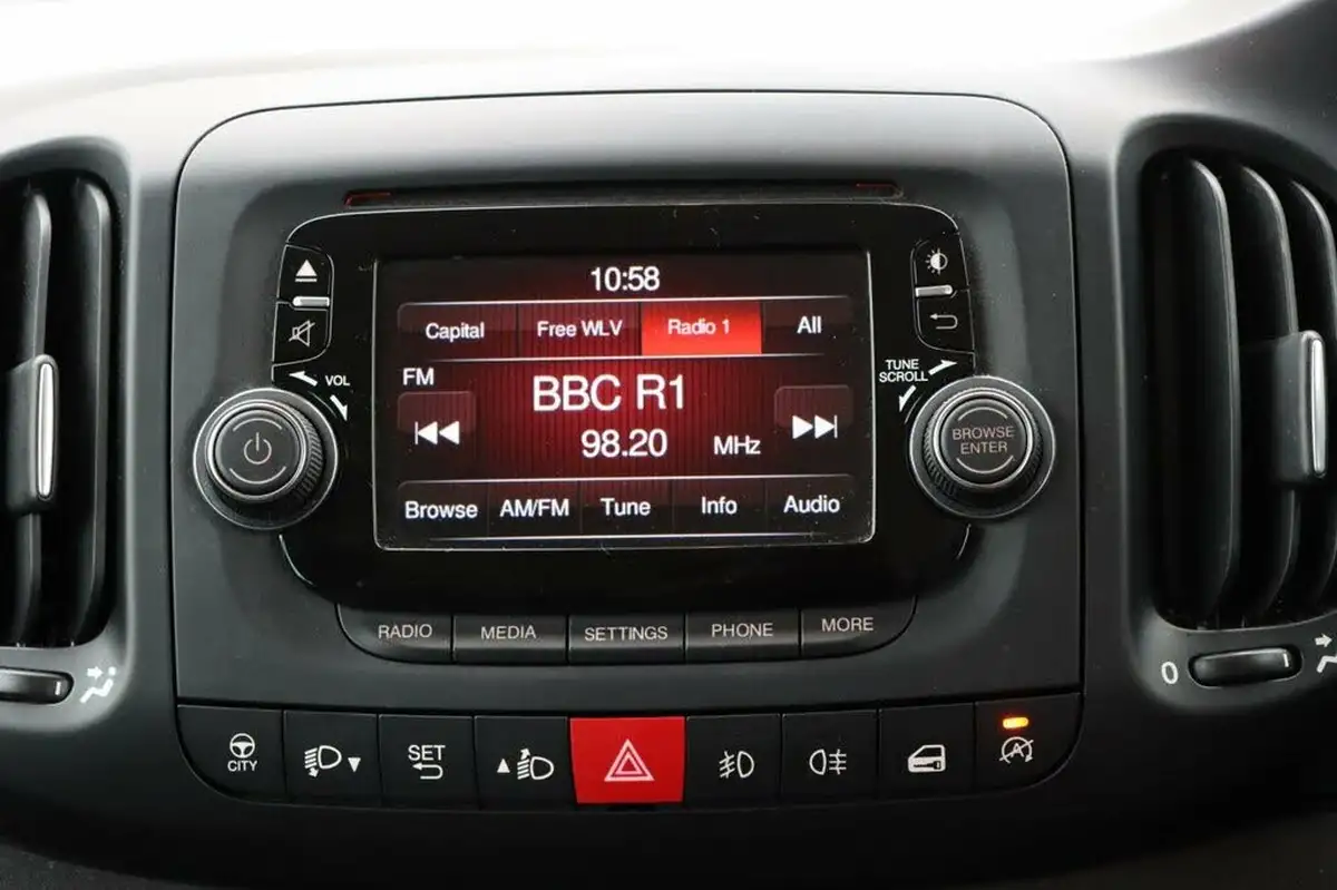 2013-fiat-500l-16-multijet-trekking-big-20