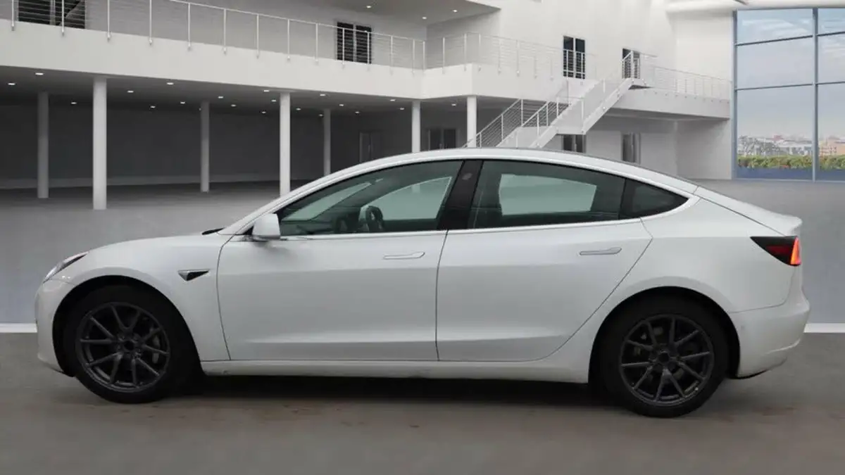 2020-tesla-model-3-e-long-range-big-5