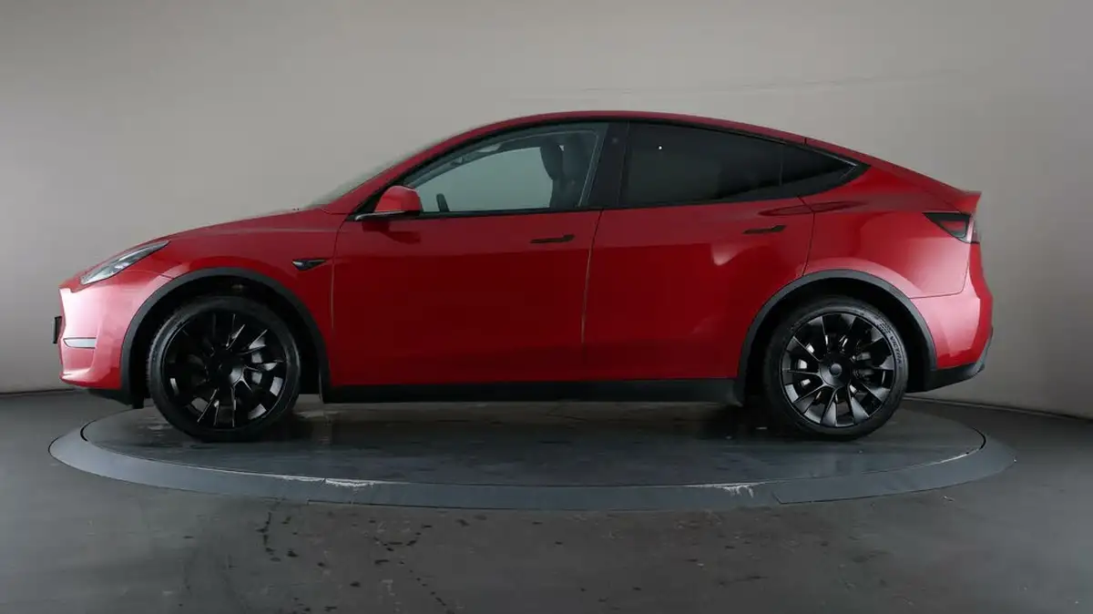2023-tesla-model-y-e-long-range-big-29