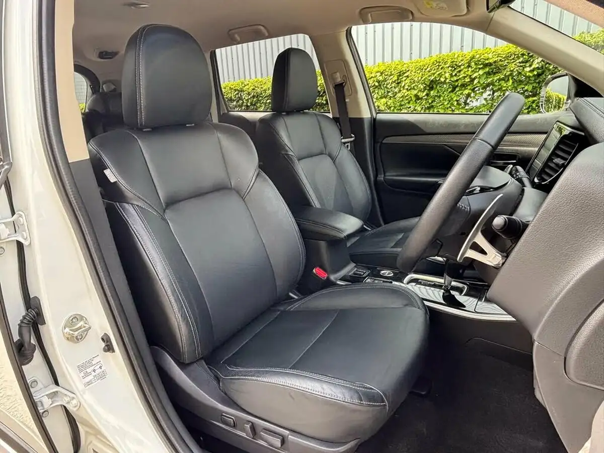 2020-mitsubishi-outlander-20-exceed-big-12