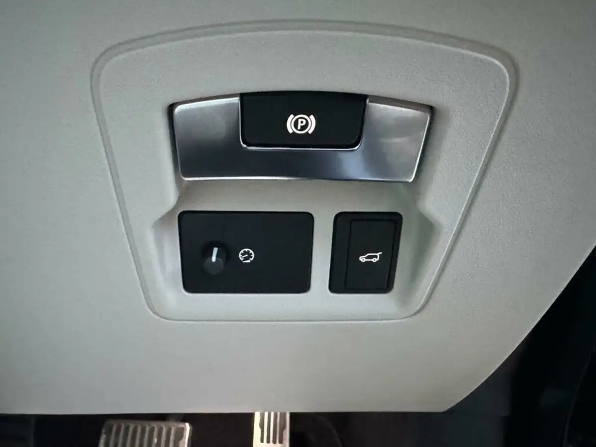 2018-land-rover-range-rover-velar-20-d240-r-dynamic-hse-big-27