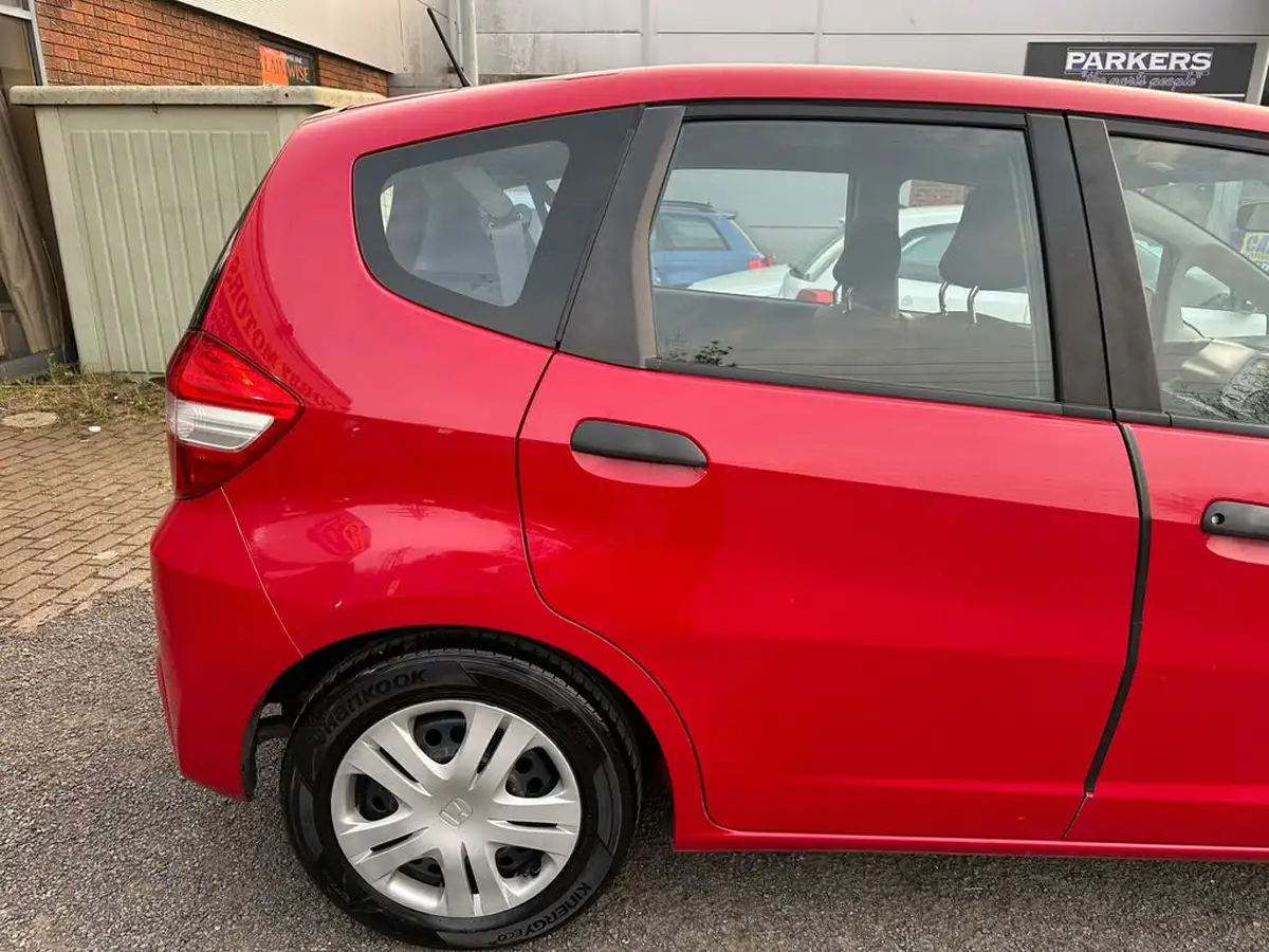 2014-honda-jazz-12-s-big-9