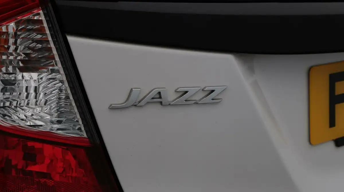 2020-honda-jazz-13-i-vtec-s-big-20