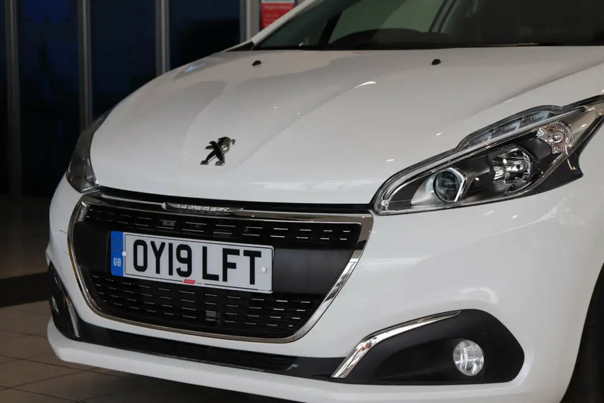 2019-peugeot-208-12-puretech-signature-big-59