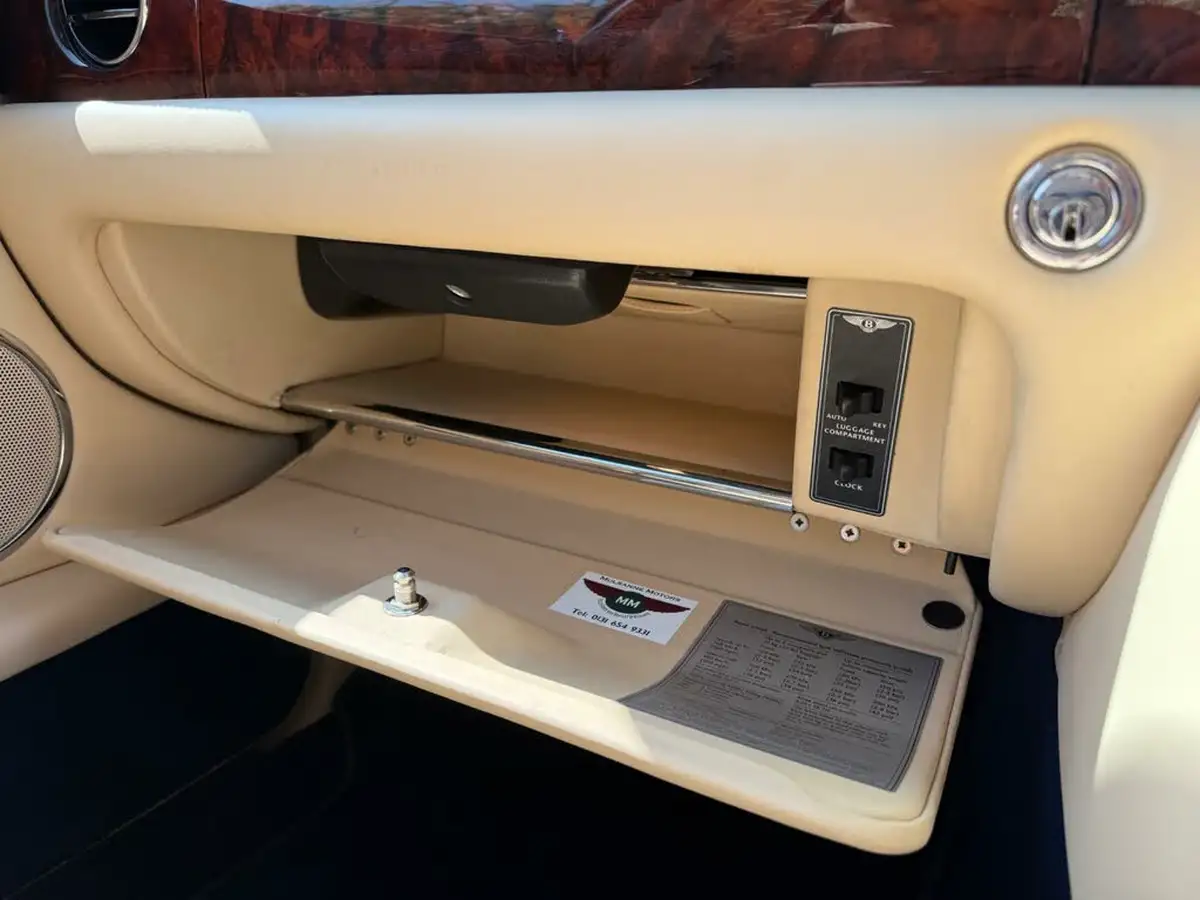 2002-bentley-arnage-68-r-big-25