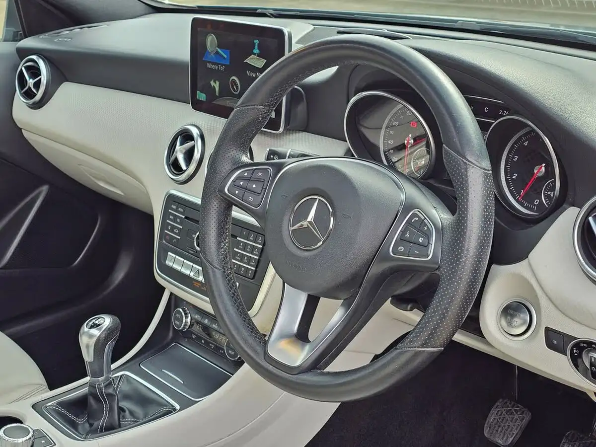 2016-mercedes-benz-a-class-16-a180-sport-premium-plusss-big-13