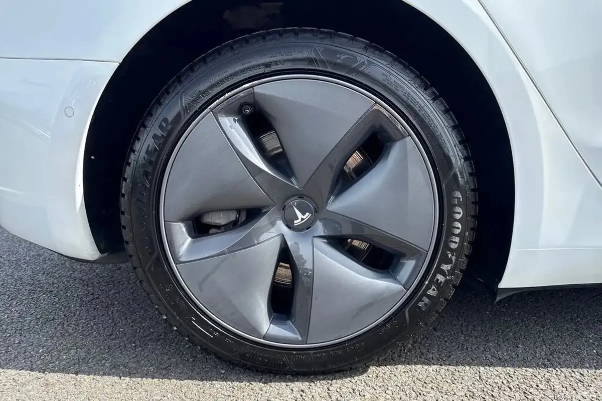 2019-tesla-model-3-e-standard-plus-big-10