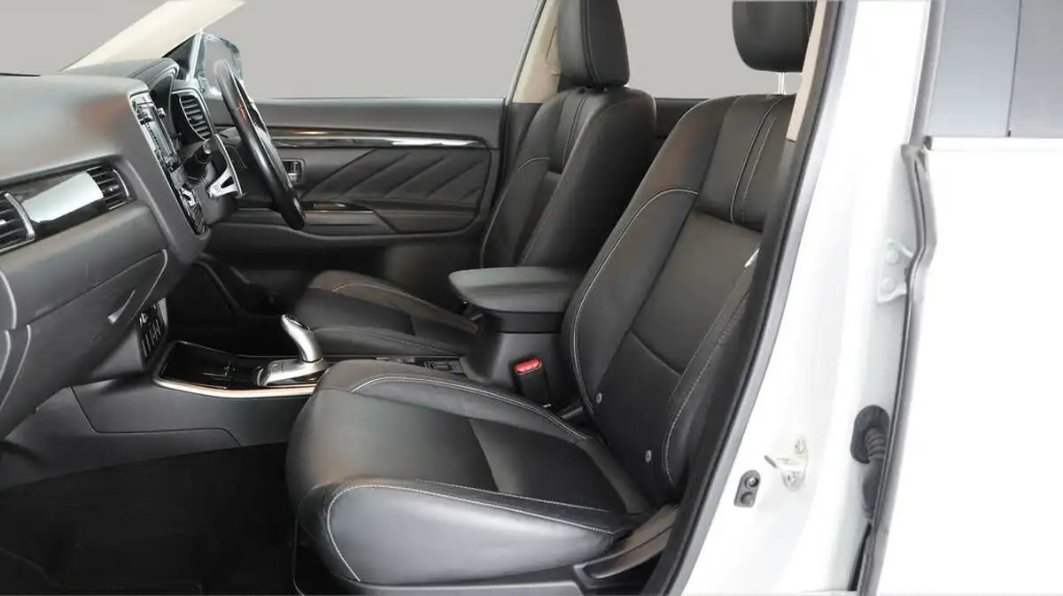2017-mitsubishi-outlander-20-4hs-phev-5st-big-14
