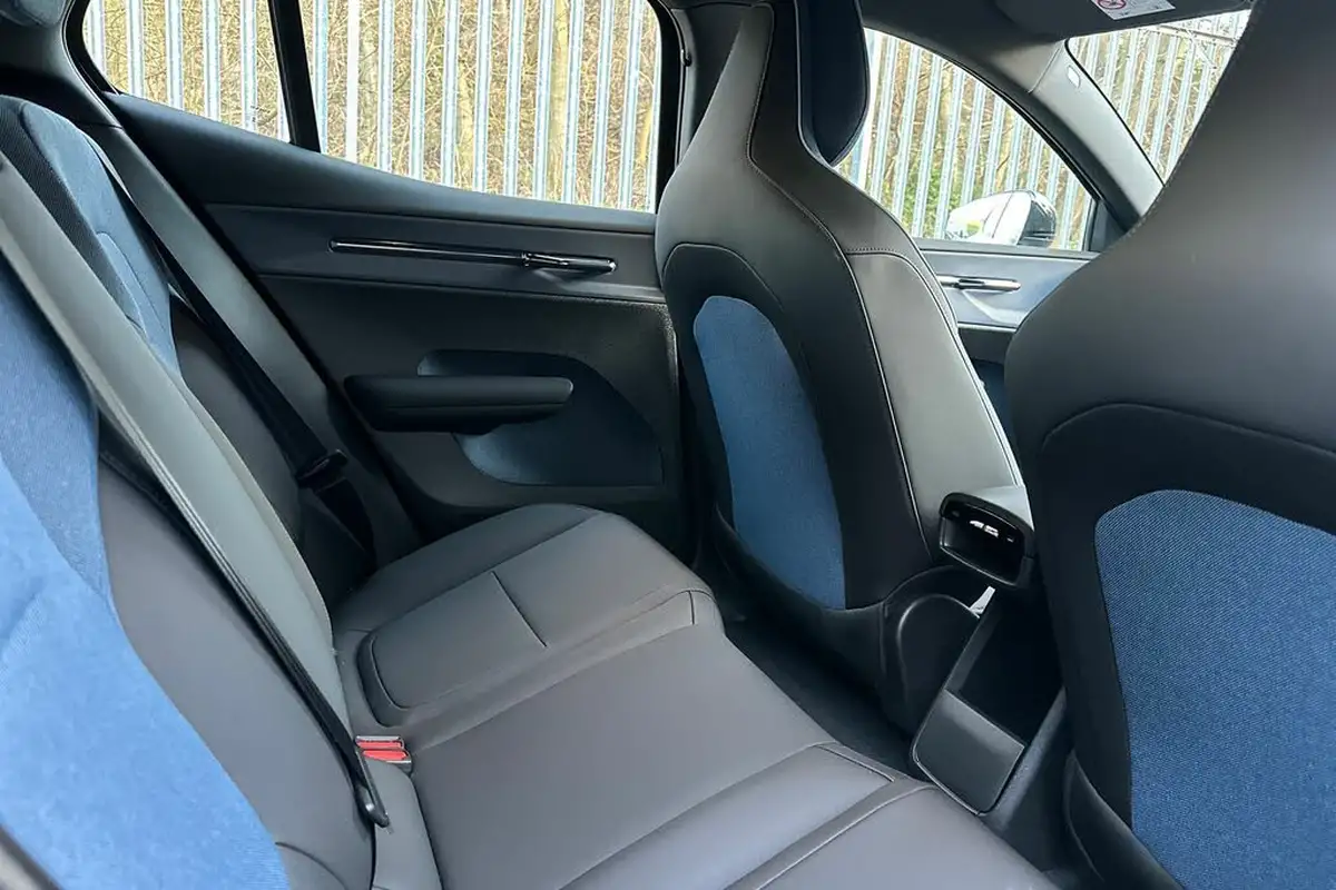 2024-volvo-ex30-e-single-motor-plus-extended-range-big-29